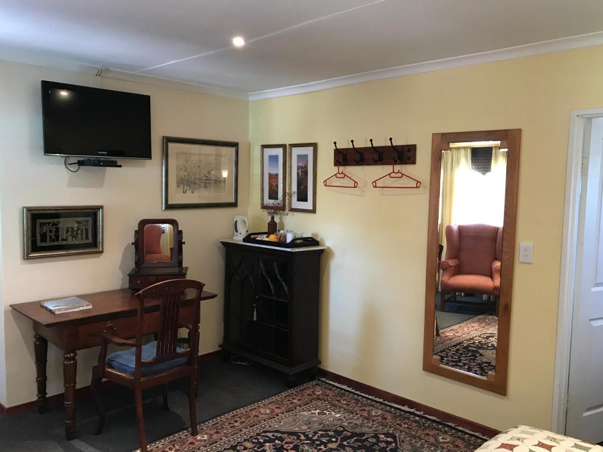 The Crown Guest House Витлеем Екстериор снимка