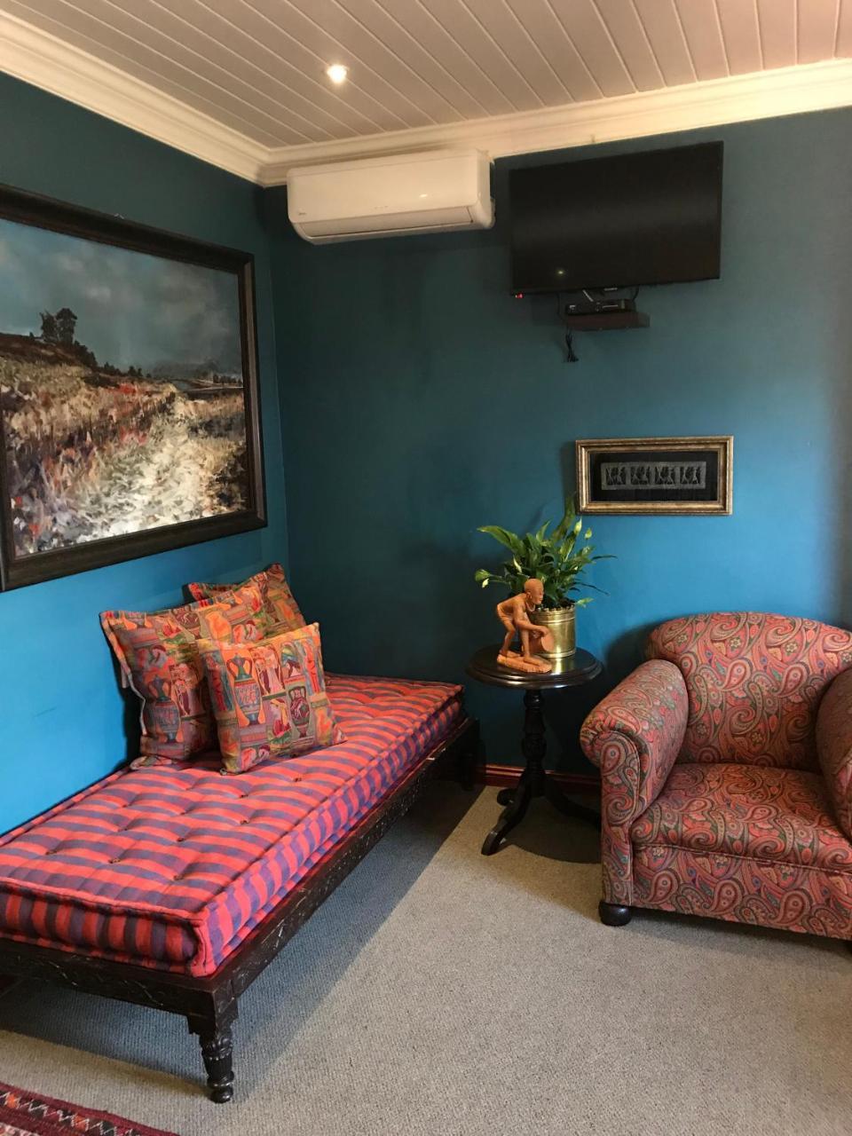 The Crown Guest House Витлеем Екстериор снимка